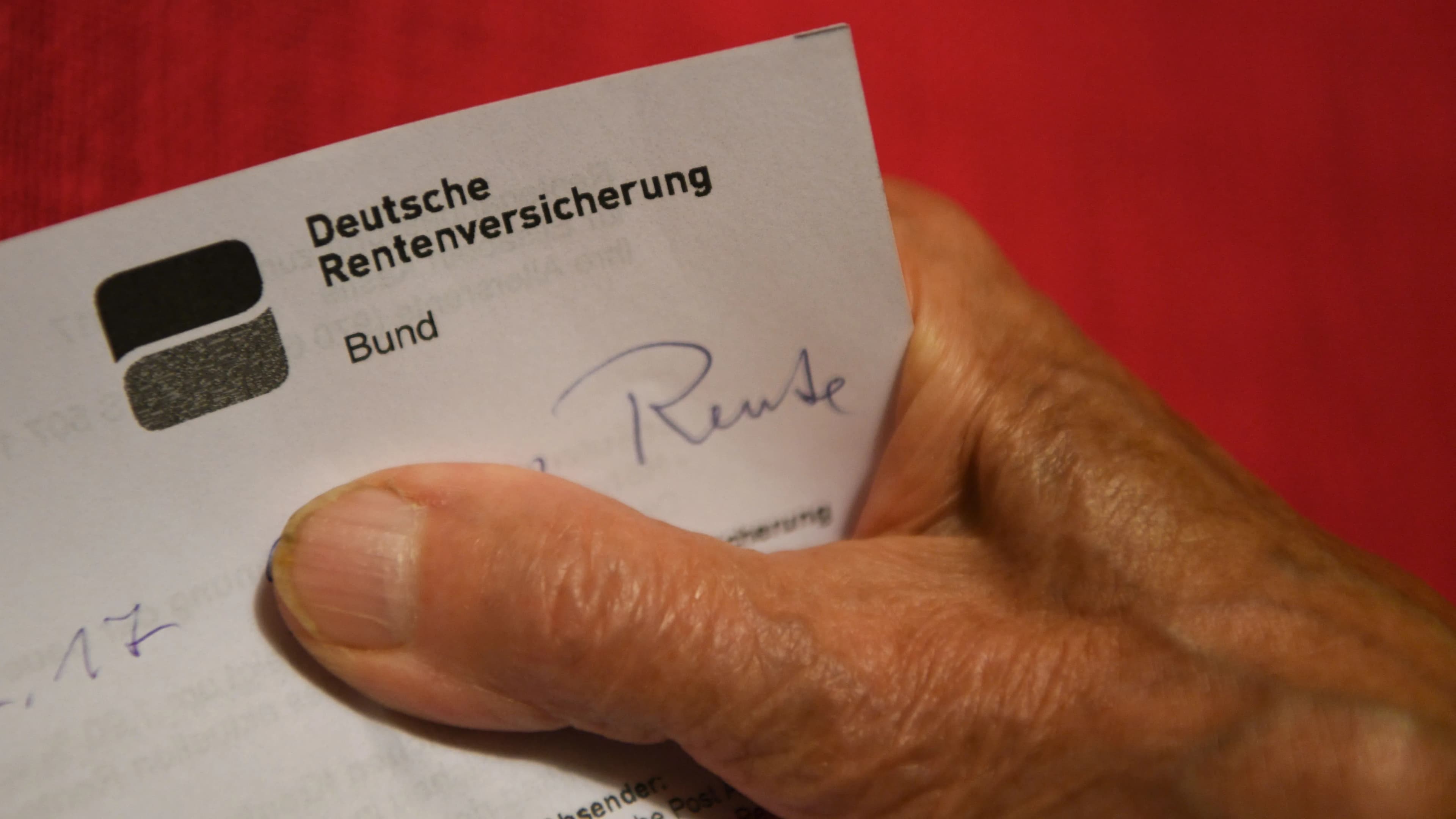 Witwenrente droht ab Dezember zu schrumpfen: So knnen Betroffene jetzt reagieren Witwenrente droht ab Dezember zu schrumpfen: So knnen Betroffene jetzt reagieren