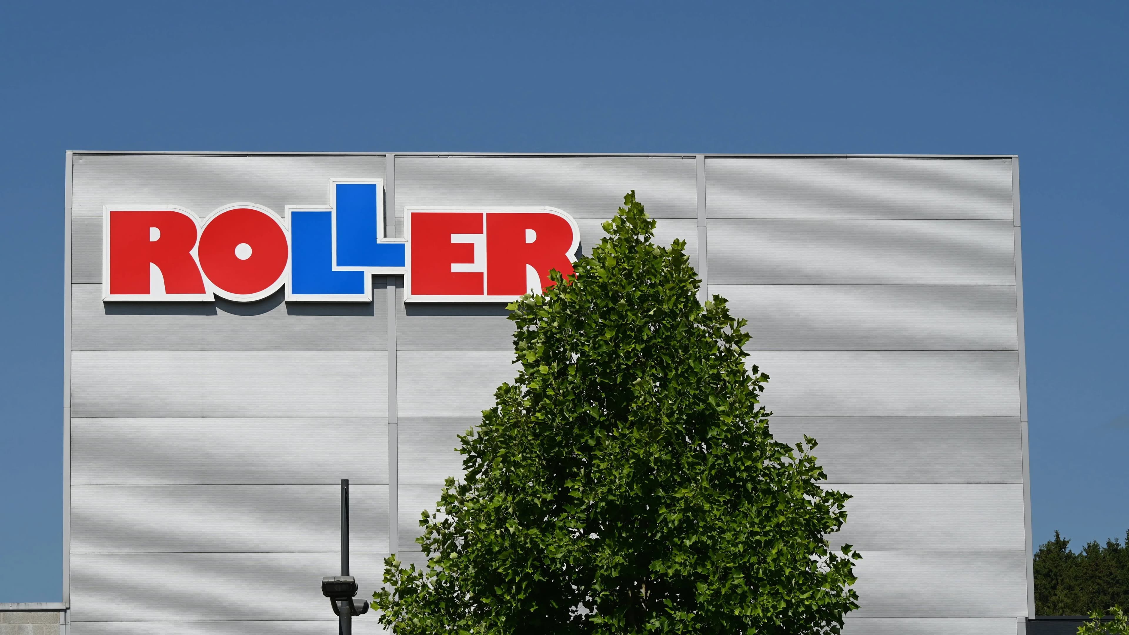 Roller schließt weitere Filialen: Vier Standorte des Möbel-Riesen vor dem Aus